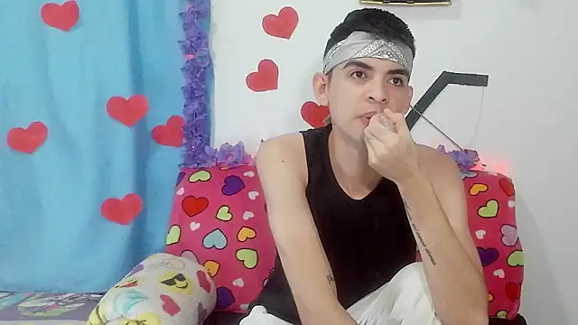 Snapshot of nico22love chatting on February 15, 3:31 pm nico22love online show from February 15, 3:31 pm