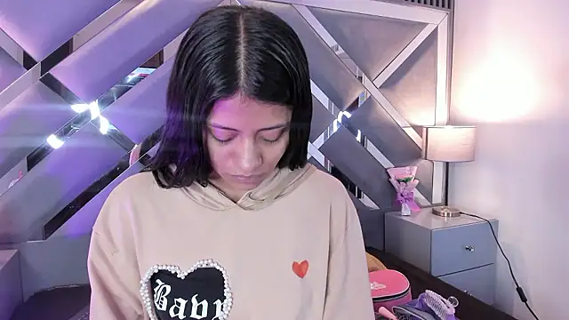 melody  sweet  online show from March 13, 8:15 pm