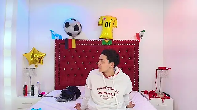 Snapshot of Jaden_and_sofia chatting on June 23, 3:15 am Jaden and sofia online show from June 23, 3:15 am