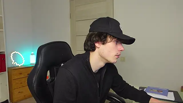 Daniel Shawnn online show from February 22, 6:06 pm