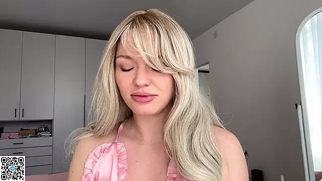 Snapshot of Missfit_ chatting on January 19, 8:29 am Missfit online show from January 19, 8:29 am
