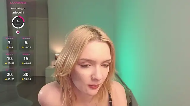 Snapshot of lily_moony chatting on May 10, 11:54 pm lily moony online show from May 10, 11:54 pm