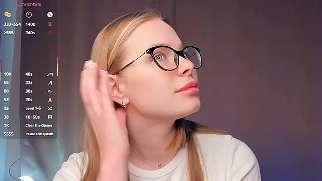 Snapshot of Icehoneybyte chatting on February 8, 7:01 am Icehoneybyte online show from February 8, 7:01 am