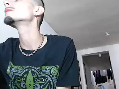 Snapshot of levconnor chatting on March 14, 8:58 pm levconnor online show from March 14, 8:58 pm