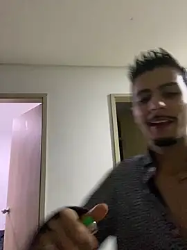 Snapshot of levconnor chatting on May 18, 5:02 am levconnor online show from May 18, 5:02 am