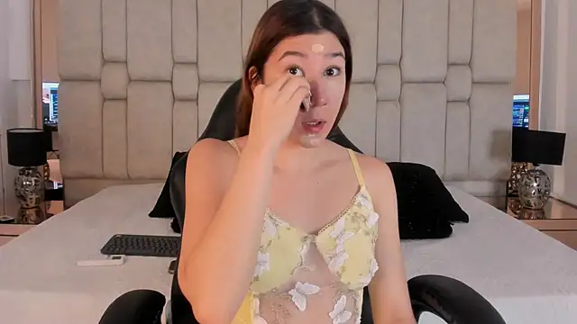 ElaRabbit online show from March 11, 12:00 pm