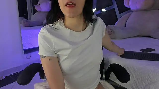 Snapshot of ElaRabbit chatting on April 26, 8:06 pm ElaRabbit online show from April 26, 8:06 pm