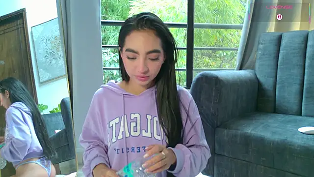 adelineevs online show from February 6, 9:51 pm