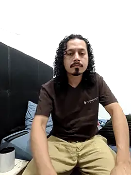 Snapshot of CarlosGM77 chatting on April 30, 3:18 pm CarlosGM77 online show from April 30, 3:18 pm