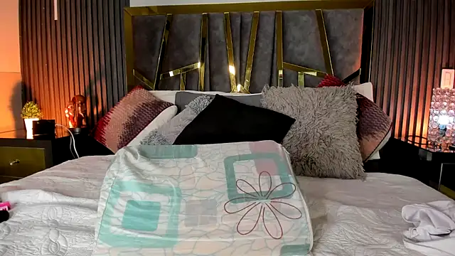 Chloe Connor online show from April 5, 3:20 pm