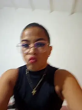 Snapshot of Daphne_Grayy chatting on February 8, 9:40 pm Daphne Grayy online show from February 8, 9:40 pm