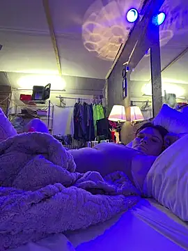 Bigbrowneyes25 online show from March 30, 1:56 pm