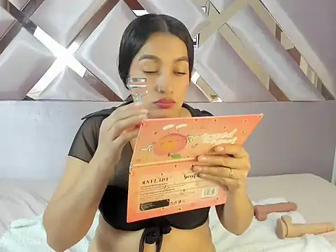 MiaKleinX online show from April 8, 11:16 pm