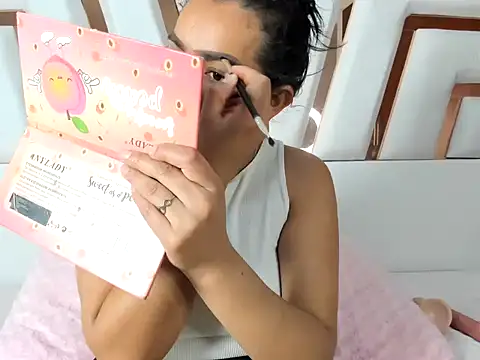 Snapshot of MiaKleinX chatting on May 9, 9:31 pm MiaKleinX online show from May 9, 9:31 pm