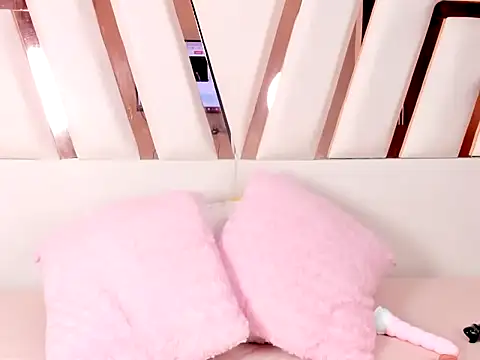 Snapshot of MiaKleinX chatting on May 18, 9:53 pm MiaKleinX online show from May 18, 9:53 pm