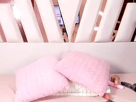 Snapshot of MiaKleinX chatting on May 30, 9:34 pm MiaKleinX online show from May 30, 9:34 pm