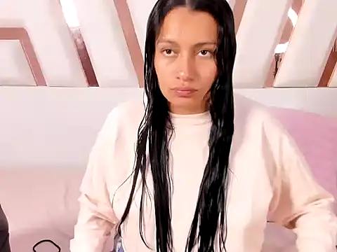 Snapshot of MiaKleinX chatting on June 1, 11:17 pm MiaKleinX online show from June 1, 11:17 pm