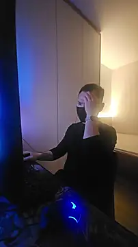 Snapshot of OnlyHand9x chatting on February 3, 4:56 pm OnlyHand9x online show from February 3, 4:56 pm