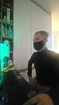 Snapshot of OnlyHand9x chatting on February 4, 5:46 am OnlyHand9x online show from February 4, 5:46 am