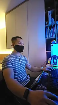 Snapshot of OnlyHand9x chatting on February 6, 4:32 pm OnlyHand9x online show from February 6, 4:32 pm