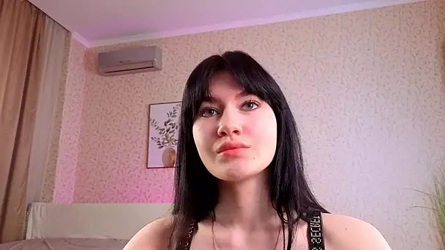 AveloriaLove online show from February 1, 10:25 am