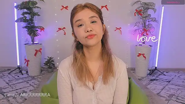 larabae online show from April 17, 10:35 pm
