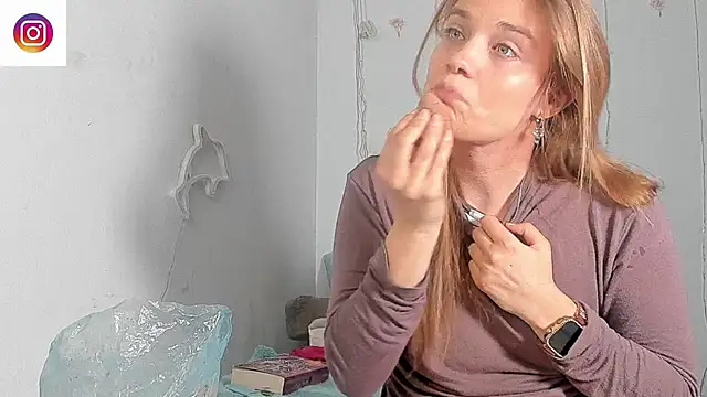 Snapshot of YoungSophie chatting on February 21, 5:03 pm YoungSophie online show from February 21, 5:03 pm