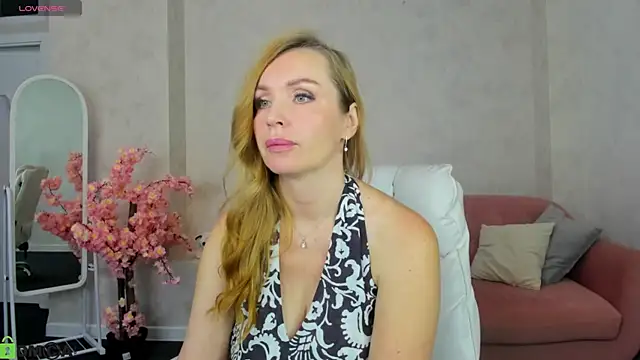 Snapshot of Marie_Hayes chatting on June 8, 12:58 am Marie Hayes online show from June 8, 12:58 am