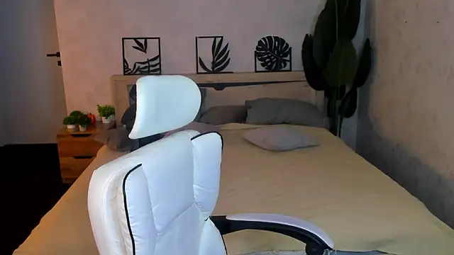 Snapshot of Gloria_Gordon chatting on April 25, 5:32 pm Gloria Gordon online show from April 25, 5:32 pm