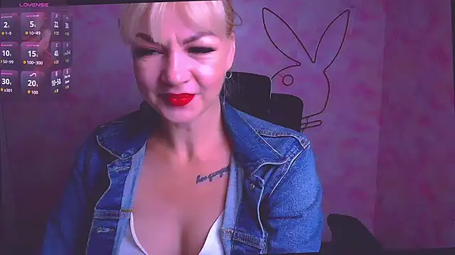 Snapshot of Madonna_Fire chatting on June 19, 5:50 pm Madonna Fire online show from June 19, 5:50 pm