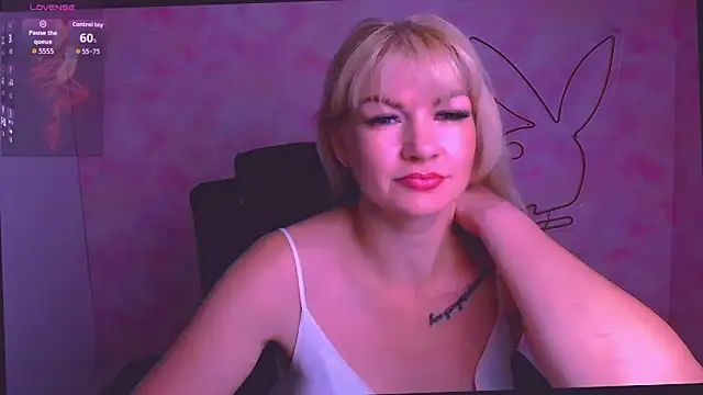 Snapshot of Madonna_Fire chatting on June 21, 5:37 pm Madonna Fire online show from June 21, 5:37 pm