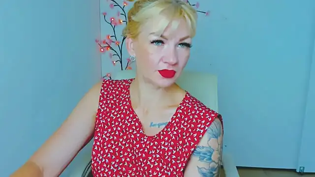 Snapshot of Madonna_Fire chatting on June 28, 6:08 am Madonna Fire online show from June 28, 6:08 am