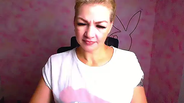 Snapshot of Madonna_Fire chatting on July 13, 5:43 am Madonna Fire online show from July 13, 5:43 am