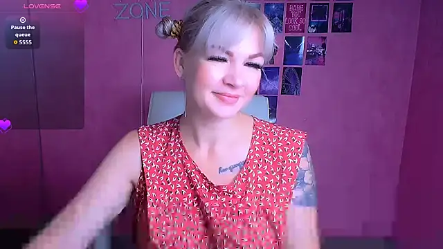 Snapshot of Madonna_Fire chatting on July 18, 5:55 am Madonna Fire online show from July 18, 5:55 am