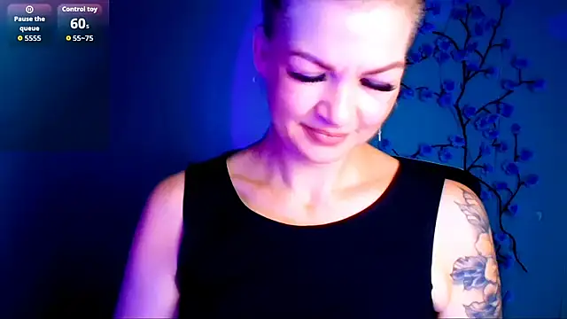 Snapshot of Madonna_Fire chatting on July 29, 11:52 am Madonna Fire online show from July 29, 11:52 am