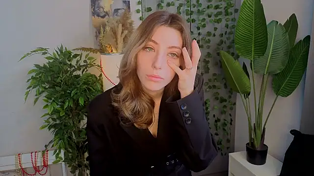 BrianneMallory online show from February 5, 6:07 am