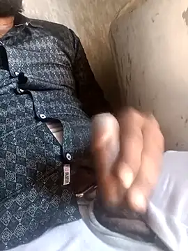 Snapshot of arsdeep1989 chatting on March 8, 8:51 am arsdeep1989 online show from March 8, 8:51 am