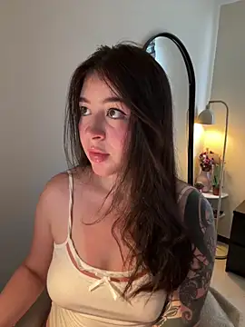 Snapshot of evelynrosess1 chatting on April 20, 9:27 pm evelynrosess1 online show from April 20, 9:27 pm