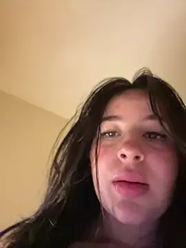 Snapshot of evelynrosess1 chatting on April 21, 1:42 am evelynrosess1 online show from April 21, 1:42 am