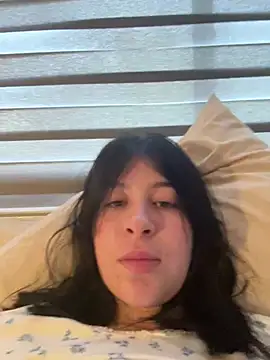 Snapshot of evelynrosess1 chatting on June 28, 10:05 pm evelynrosess1 online show from June 28, 10:05 pm