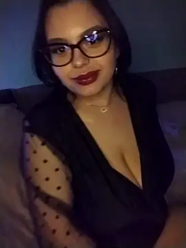 laillaluxe online show from March 9, 8:46 pm