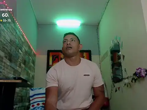 Snapshot of Antwan145 chatting on February 9, 12:09 pm Antwan145 online show from February 9, 12:09 pm