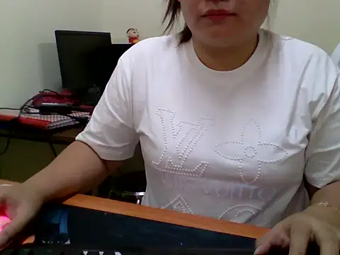 Sarah no land online show from April 9, 3:06 am