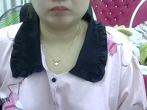 Snapshot of Sarah_no_land chatting on May 17, 7:50 am Sarah no land online show from May 17, 7:50 am