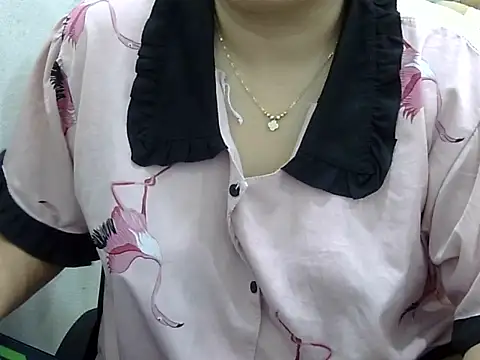 Snapshot of Sarah_no_land chatting on May 22, 4:23 pm Sarah no land online show from May 22, 4:23 pm
