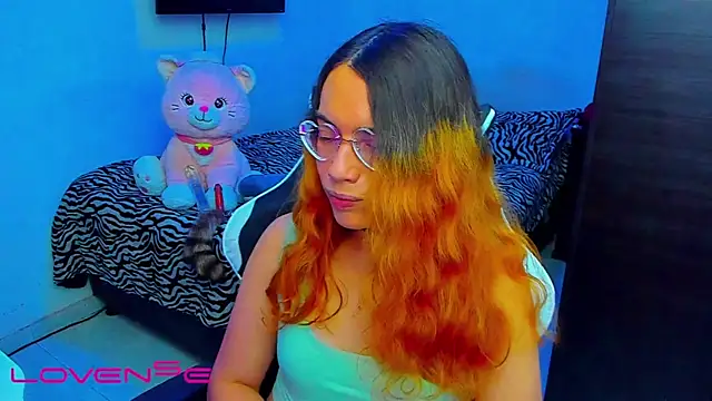 lillykittyyy online show from April 18, 3:21 am