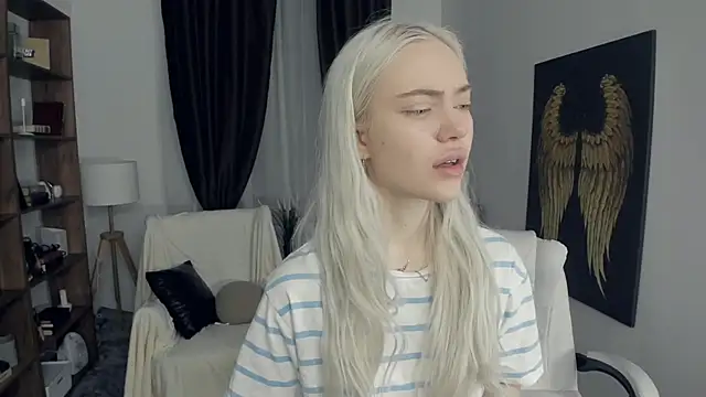 KristalCrowner online show from February 20, 7:36 pm