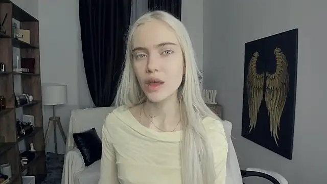 KristalCrowner online show from February 21, 7:37 pm