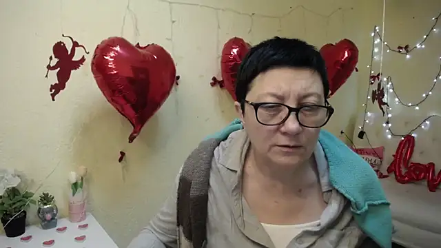 EmilyL0ve online show from February 3, 6:13 pm