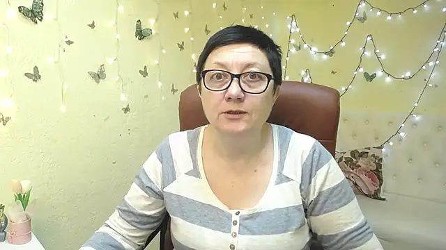 EmilyL0ve online show from March 17, 6:11 pm